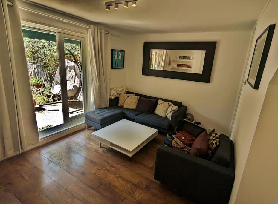 Апартаменты Charming 2-bed Garden Flat Лондон