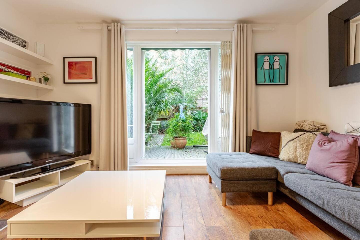 Апартаменты Charming 2-bed Garden Flat *