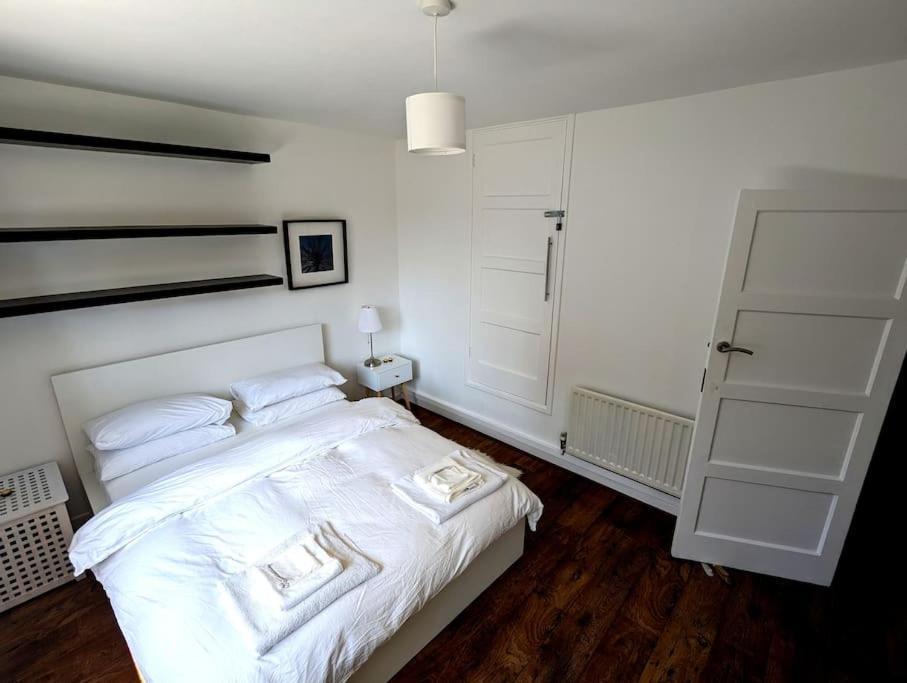 Charming 2-bed Garden Flat Apartamento Londres