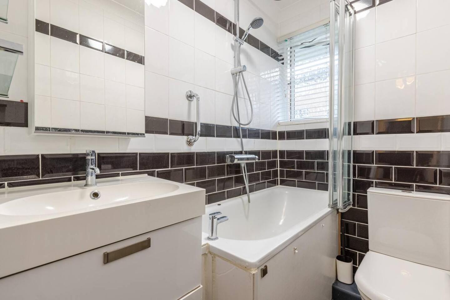 Charming 2-bed Garden Flat Apartamento *